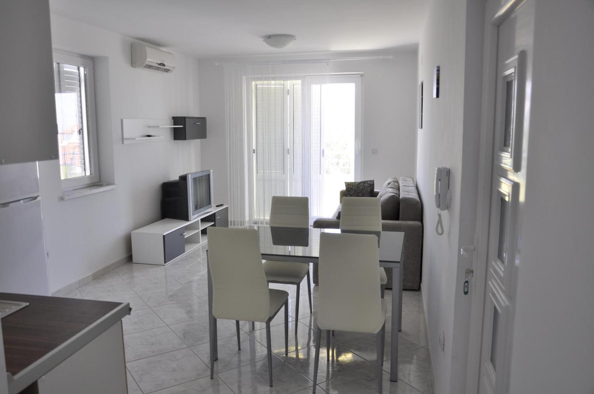 Apartments Diva Новаля Екстериор снимка