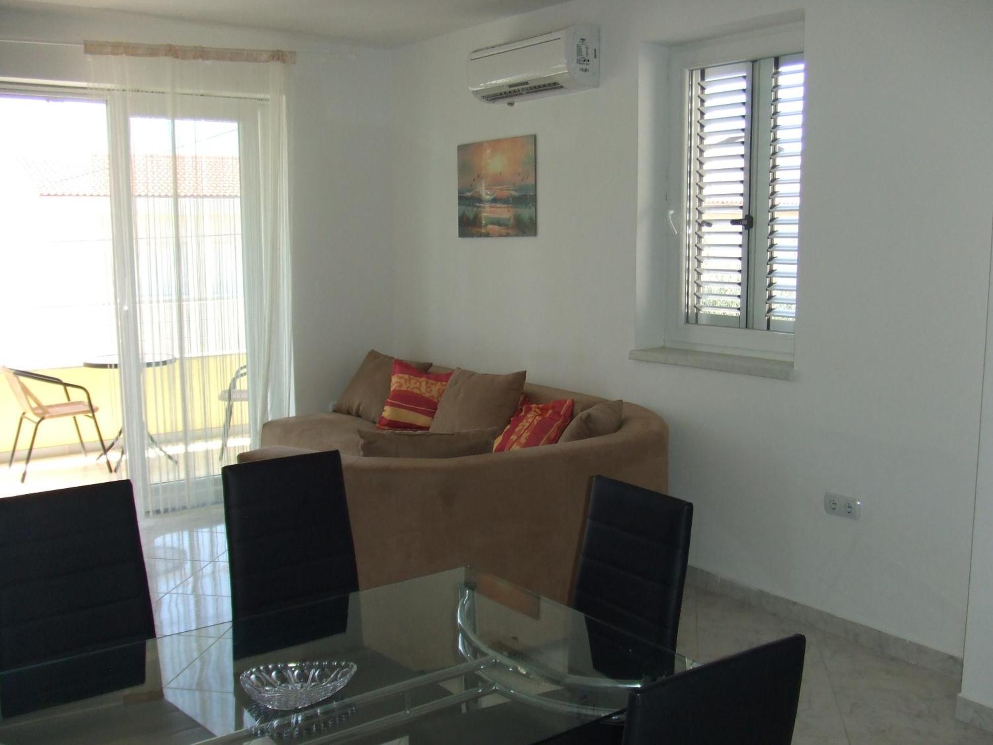 Apartments Diva Новаля Екстериор снимка
