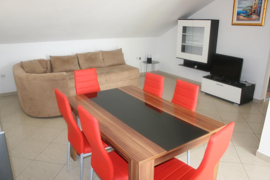 Apartments Diva Новаля Екстериор снимка