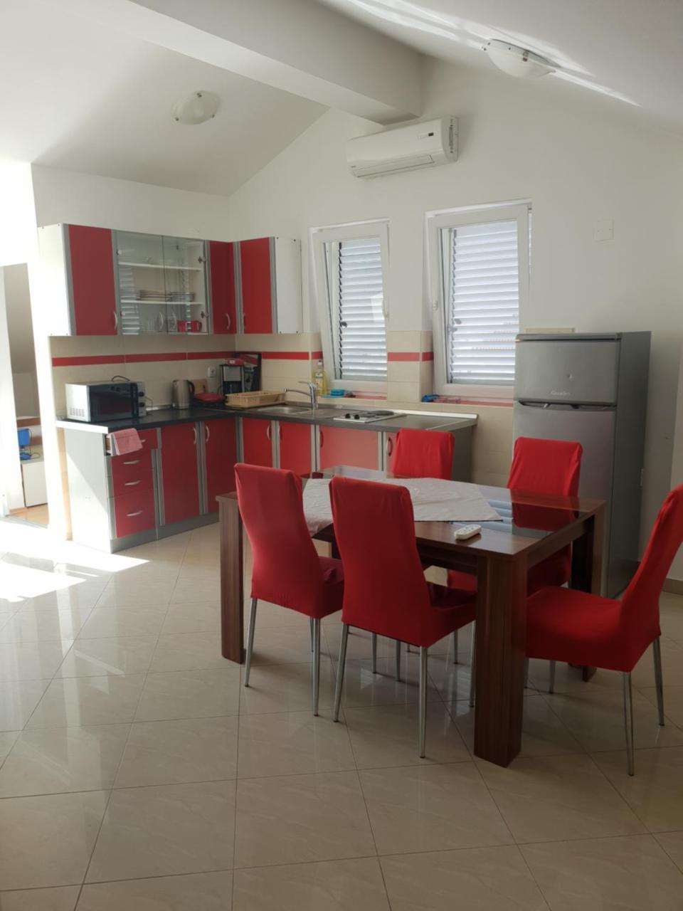 Apartments Diva Новаля Екстериор снимка