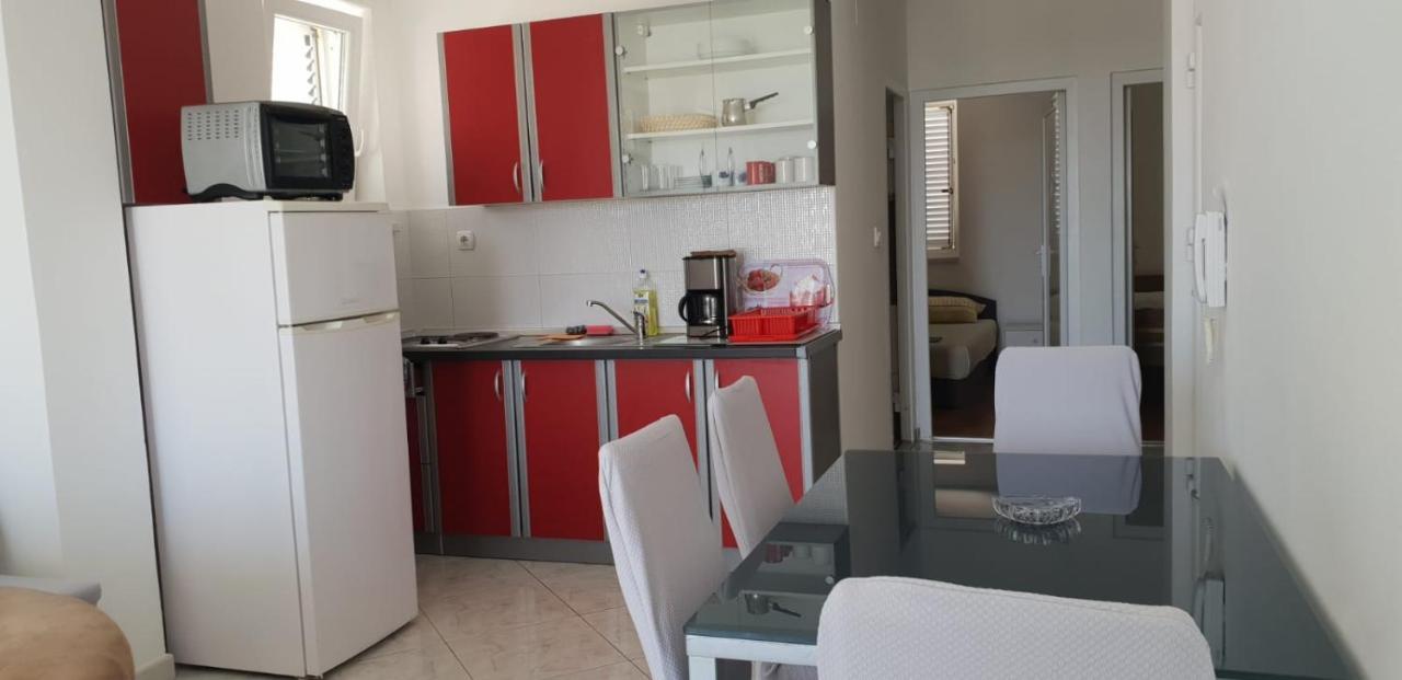 Apartments Diva Новаля Екстериор снимка