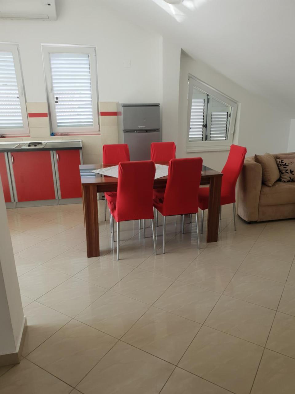Apartments Diva Новаля Екстериор снимка